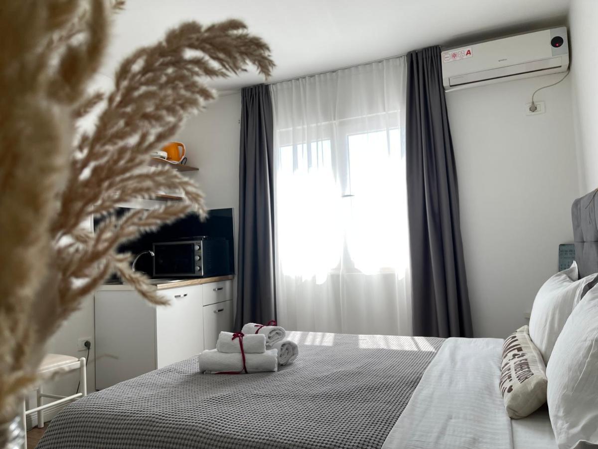 Central Studio Apartments Tirana Bagian luar foto