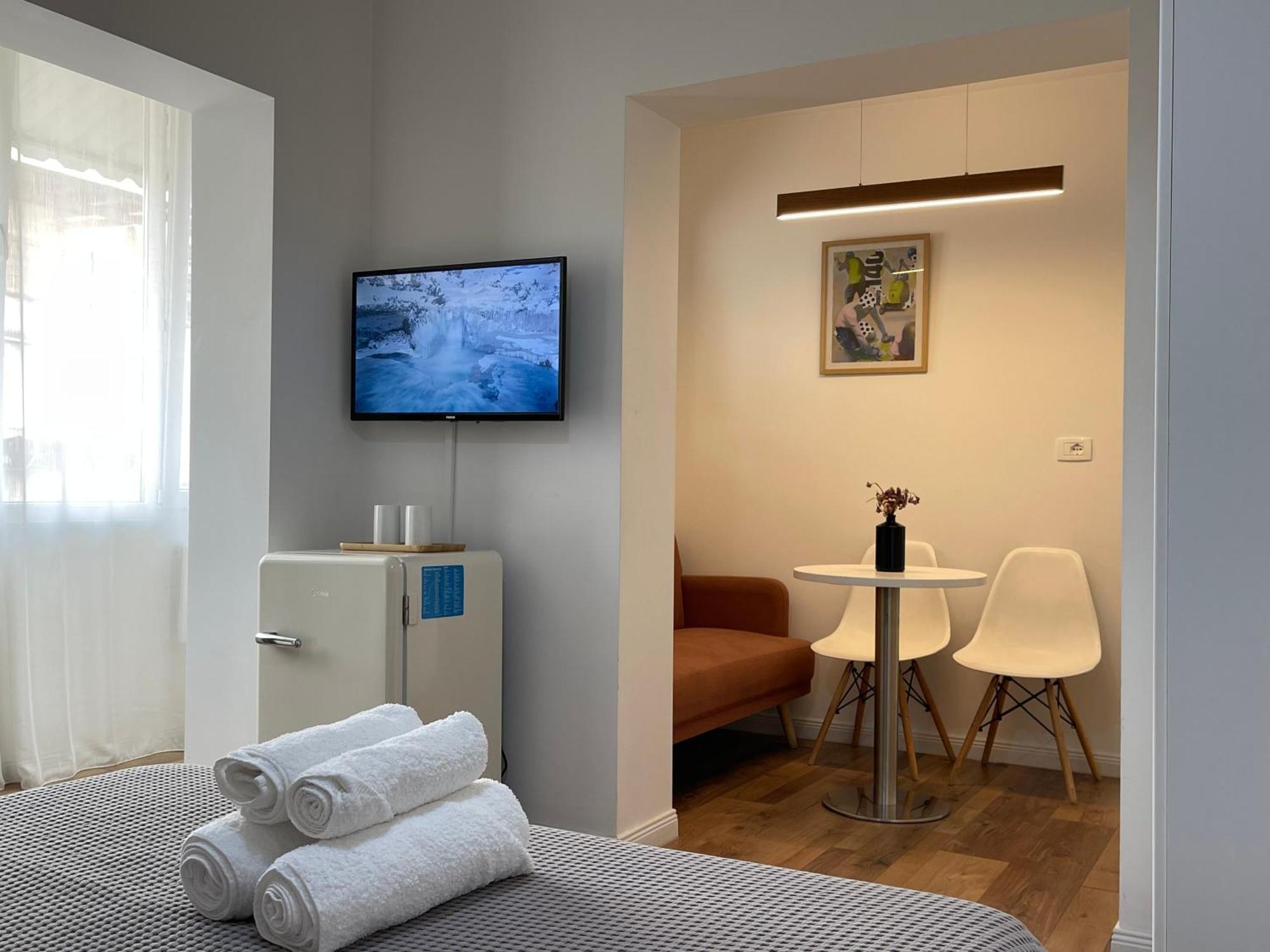 Central Studio Apartments Tirana Bagian luar foto